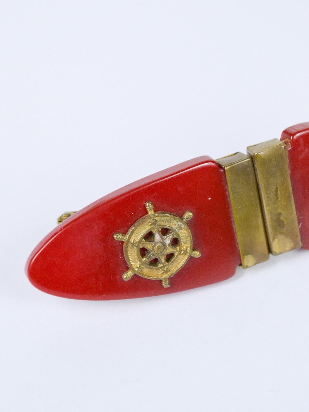 1980s brooch in red plastic and metal with marittime theme