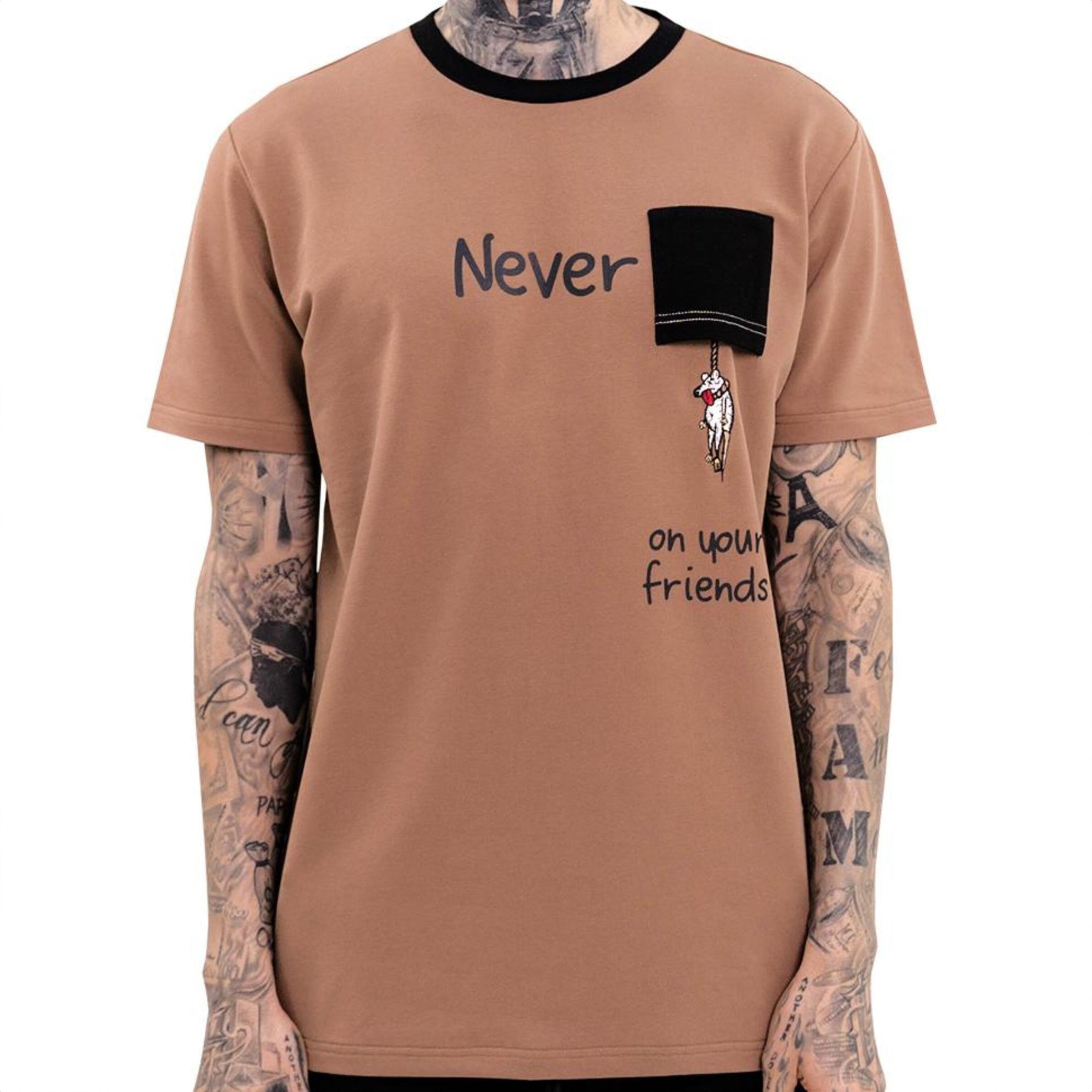 NEVER RAT HANGING POCKET TEE OLIVE