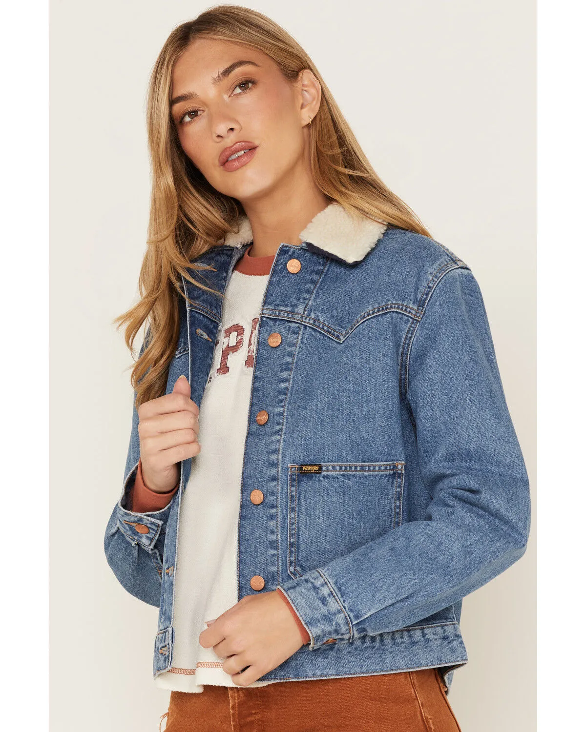 Product Name:  Wrangler Women's Light Wash Denim Sherpa Collar Western Jacket