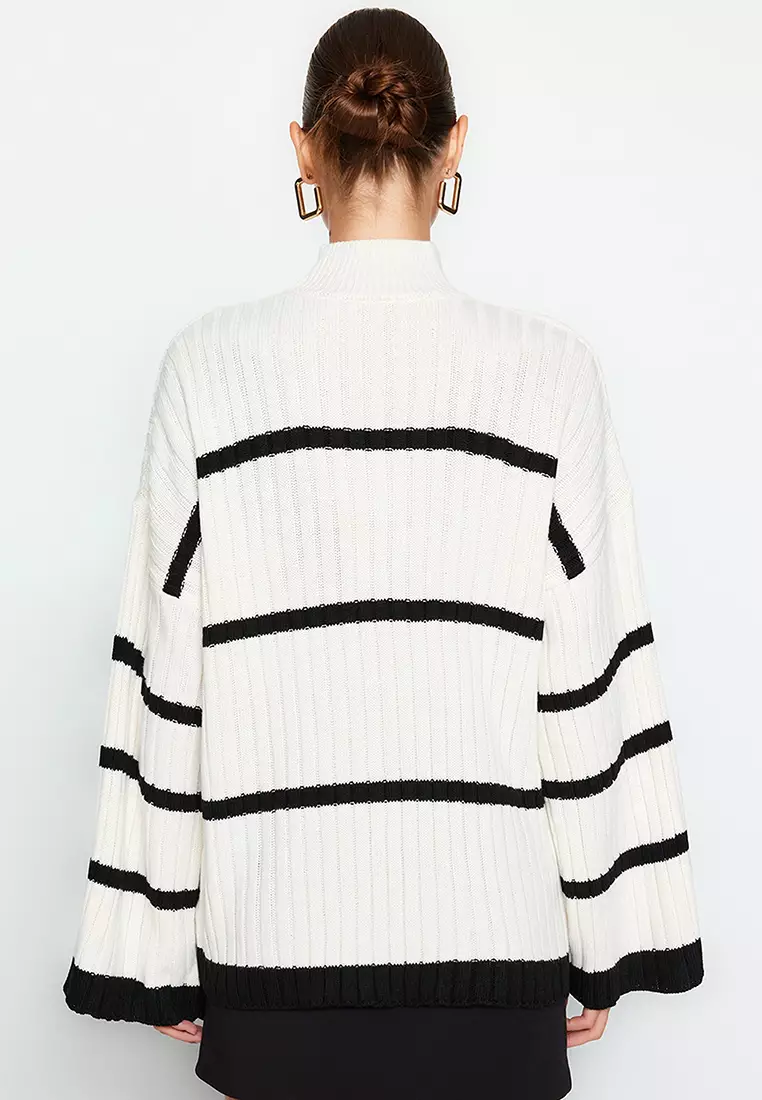 Trendyol Oversized Knit Sweater