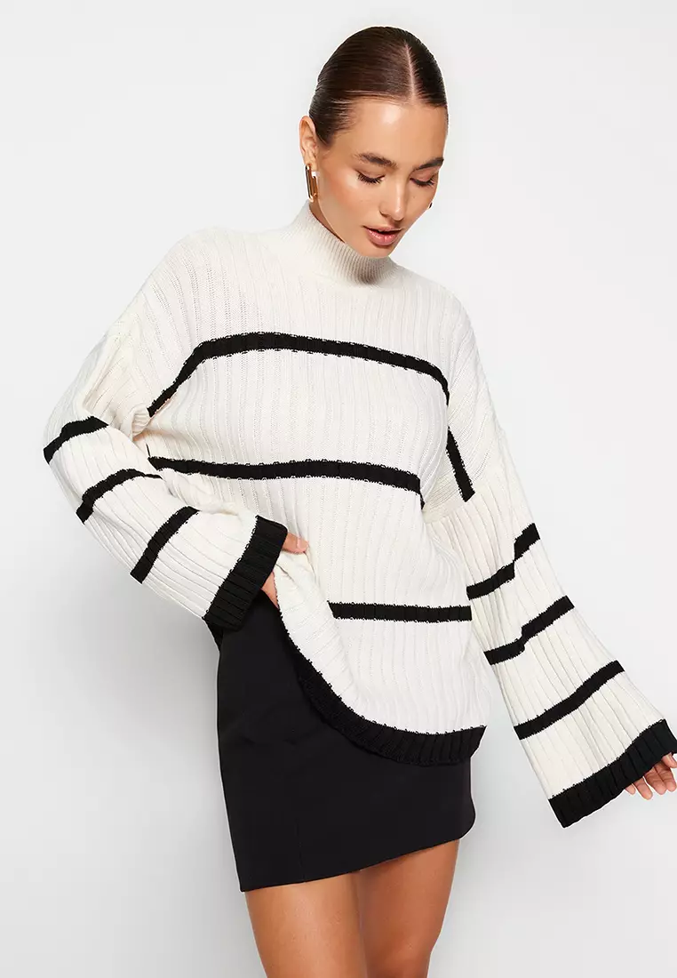 Trendyol Oversized Knit Sweater