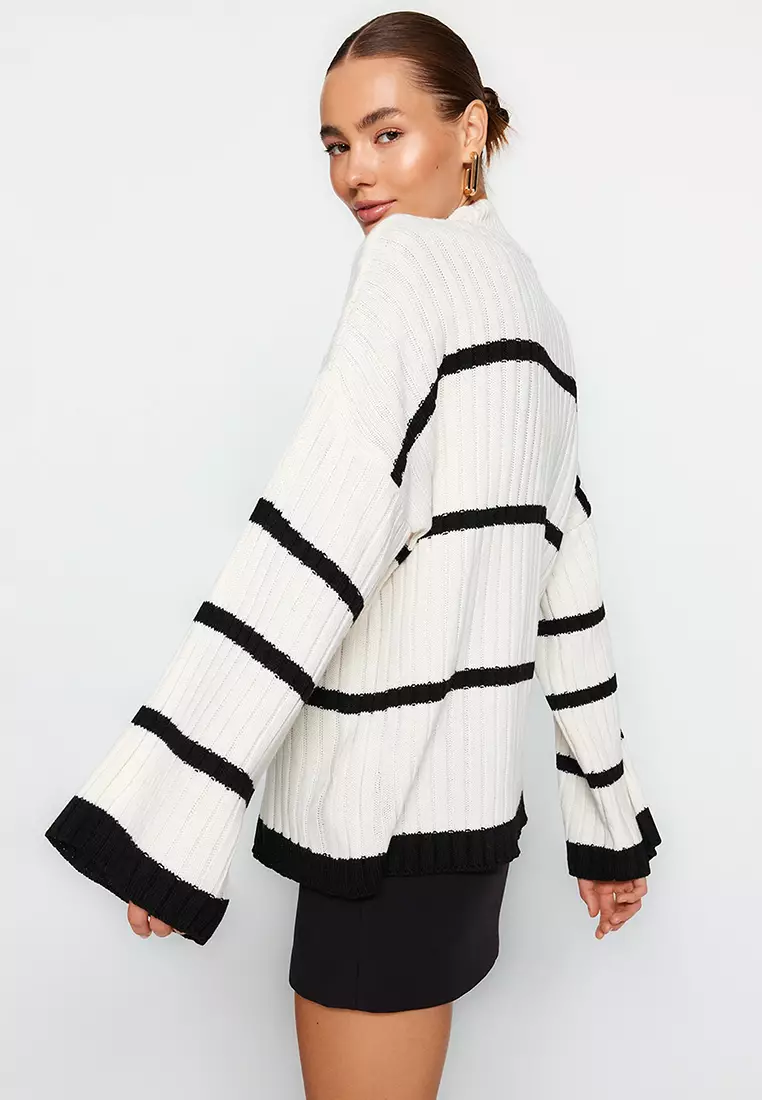 Trendyol Oversized Knit Sweater