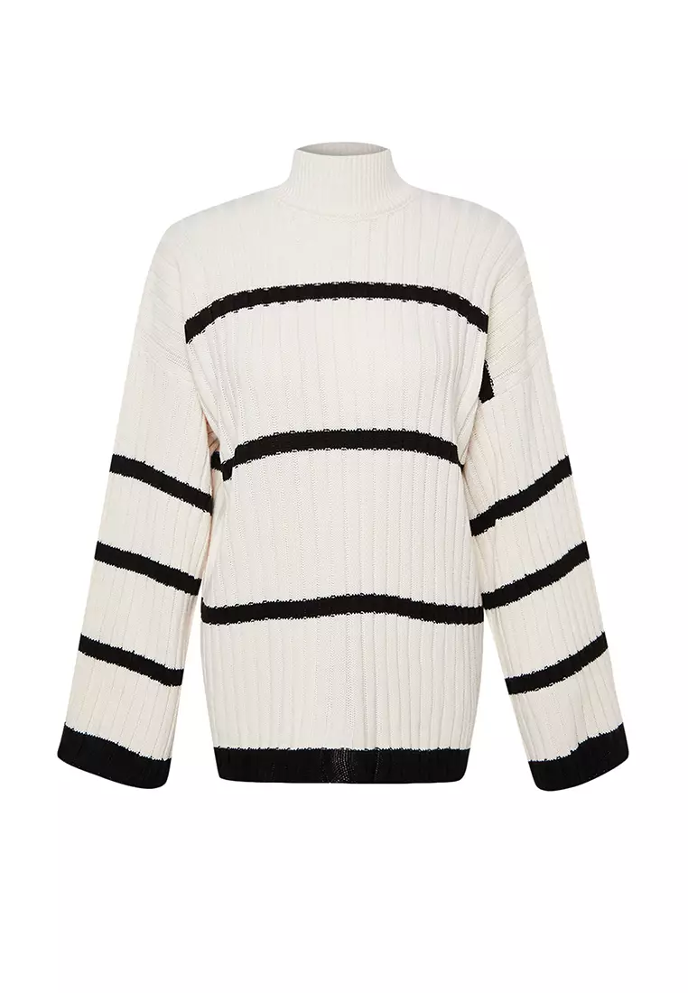 Trendyol Oversized Knit Sweater