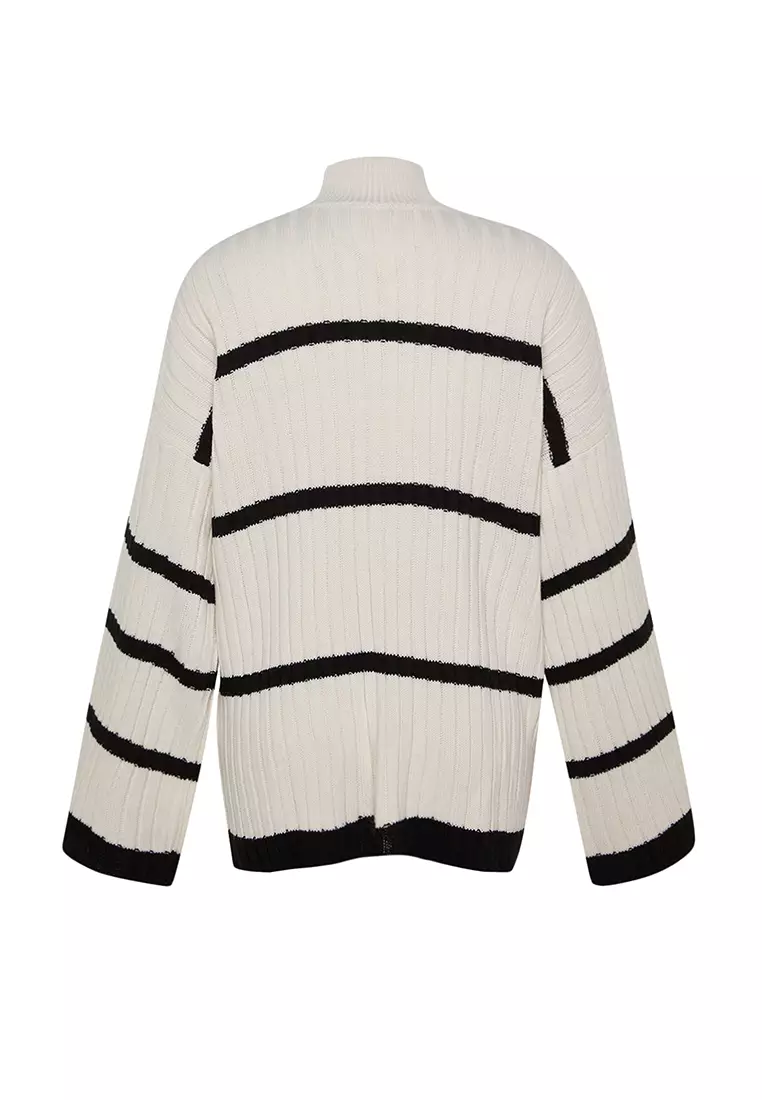 Trendyol Oversized Knit Sweater